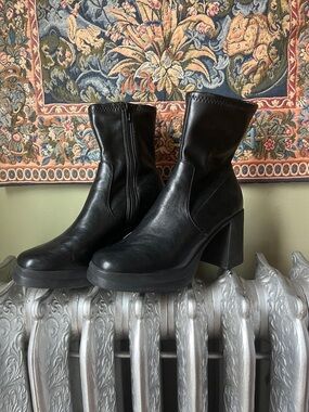 Steve Madden Black Leather Chunky Heel Ankle Boots